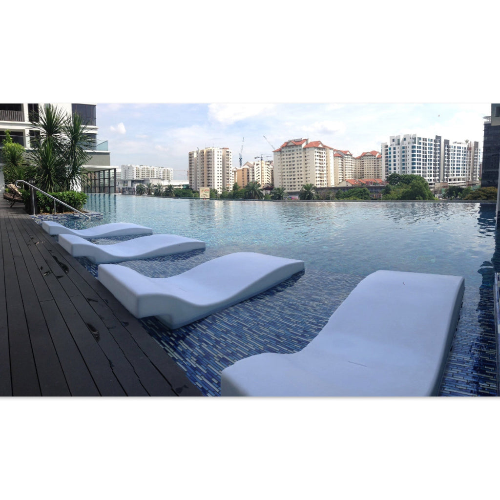 TR12002 356 Pearl Water Lounger
