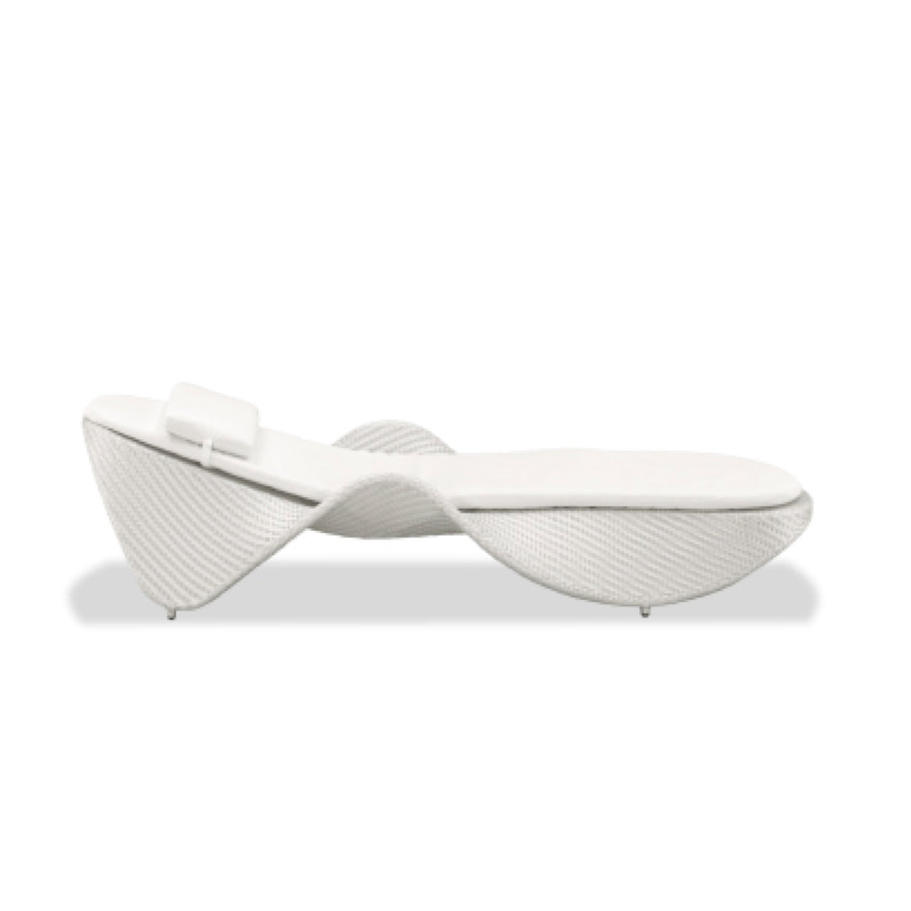 pool-sunlounger