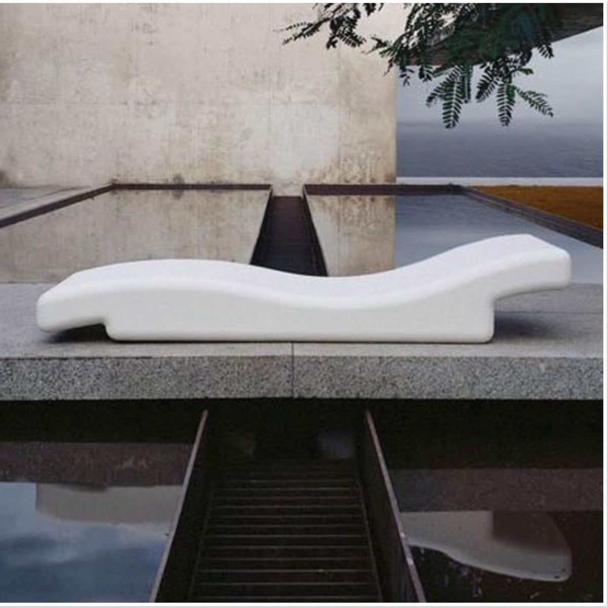 TR12002 356 Pearl Water Lounger