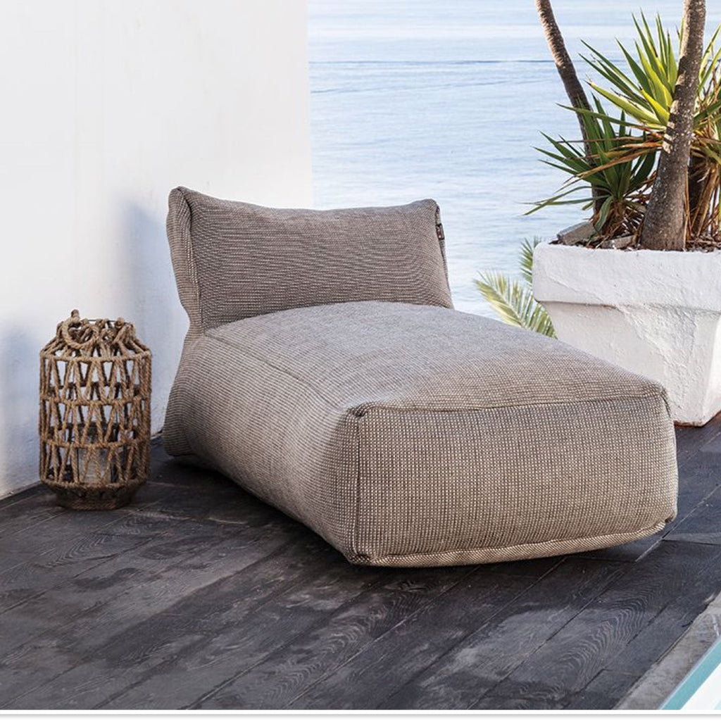 pool-sunlounger
